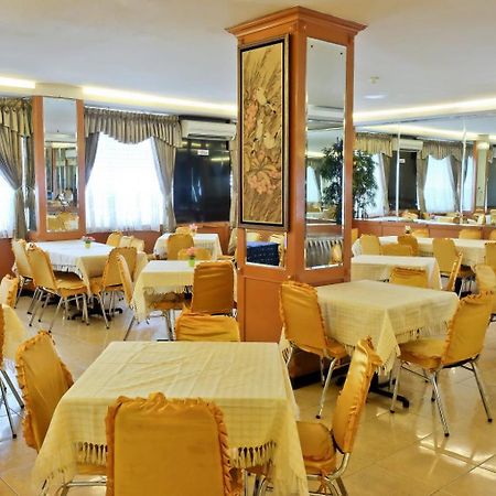 Plaza Hotel Harco Mangga Dua Jakarta Buitenkant foto