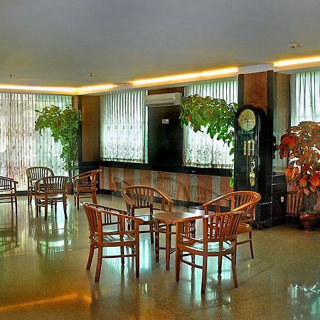 Plaza Hotel Harco Mangga Dua Jakarta Buitenkant foto