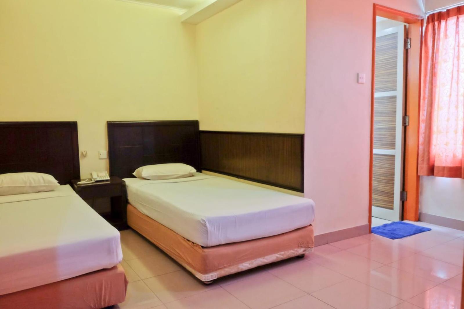 Plaza Hotel Harco Mangga Dua Jakarta Buitenkant foto