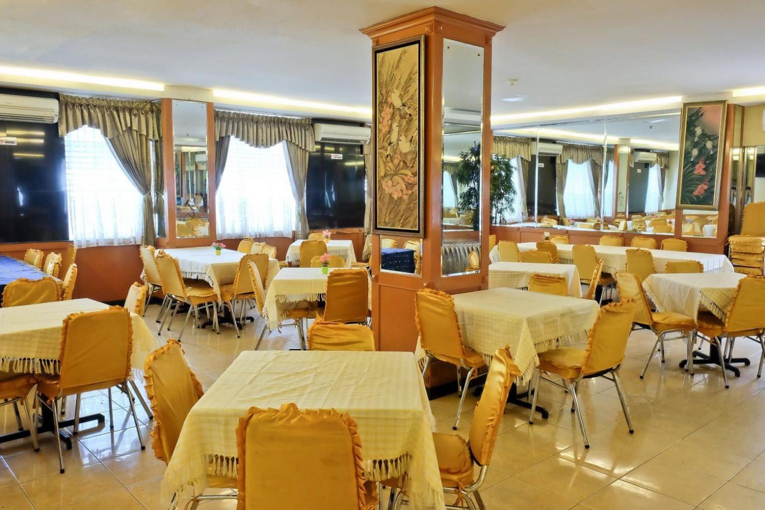 Plaza Hotel Harco Mangga Dua Jakarta Buitenkant foto