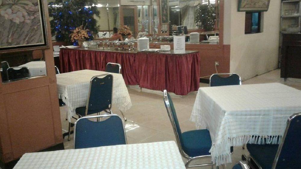 Plaza Hotel Harco Mangga Dua Jakarta Buitenkant foto