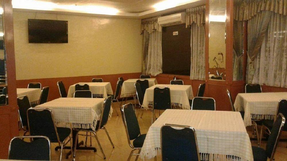 Plaza Hotel Harco Mangga Dua Jakarta Buitenkant foto