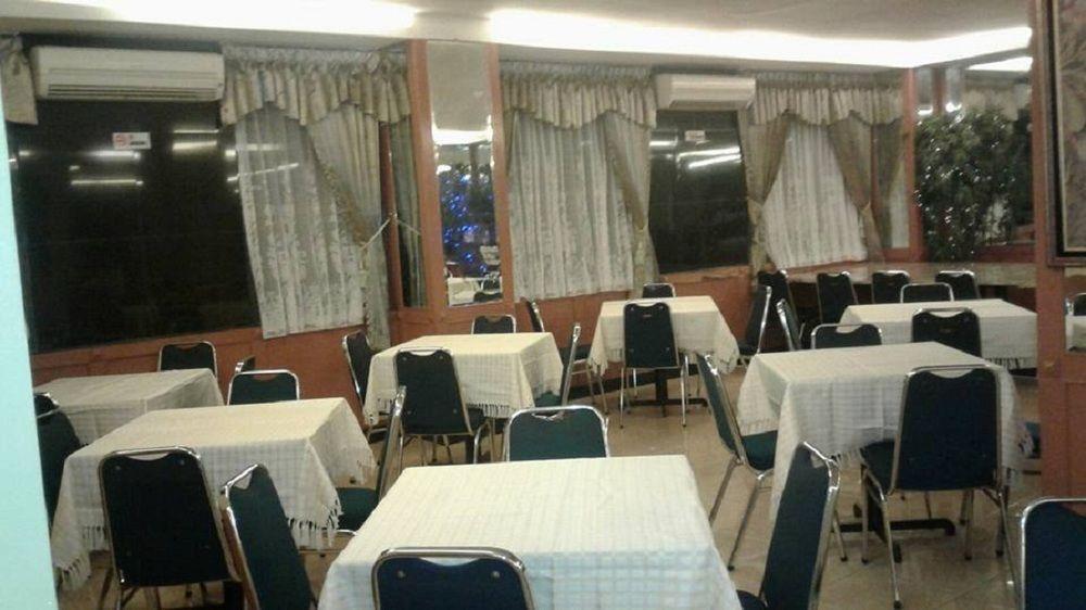 Plaza Hotel Harco Mangga Dua Jakarta Buitenkant foto