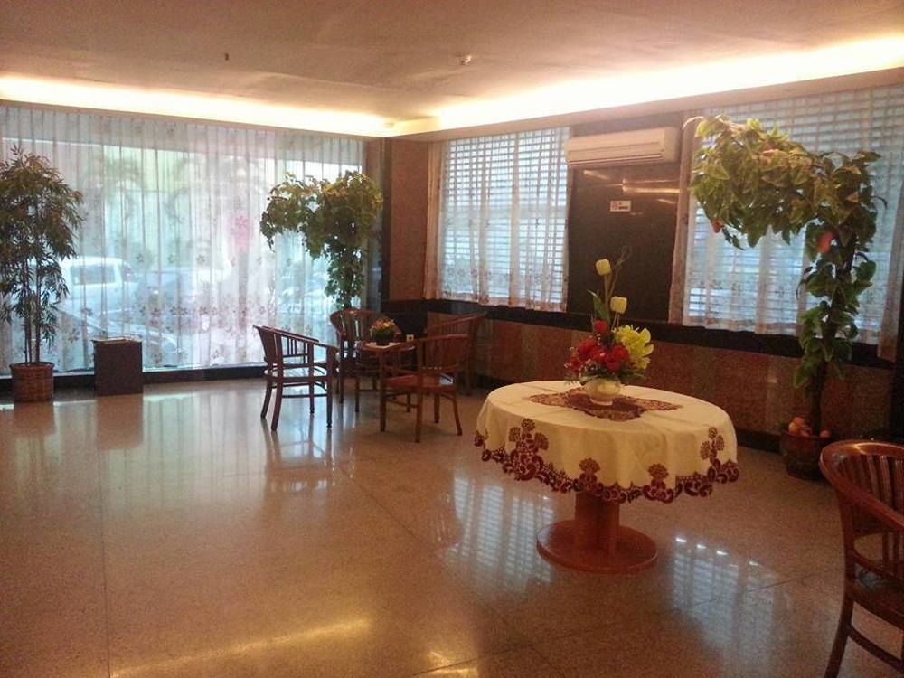 Plaza Hotel Harco Mangga Dua Jakarta Buitenkant foto