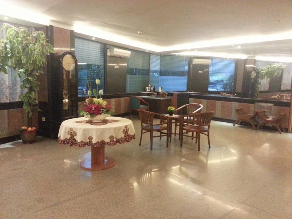 Plaza Hotel Harco Mangga Dua Jakarta Buitenkant foto