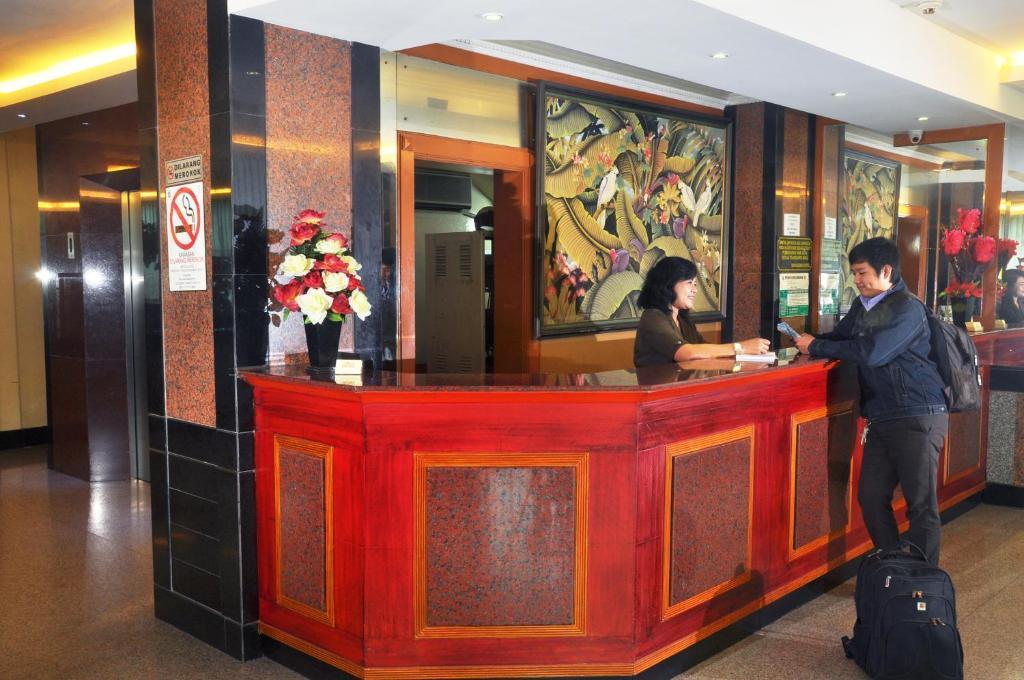 Plaza Hotel Harco Mangga Dua Jakarta Buitenkant foto