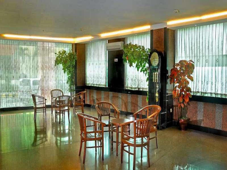 Plaza Hotel Harco Mangga Dua Jakarta Buitenkant foto