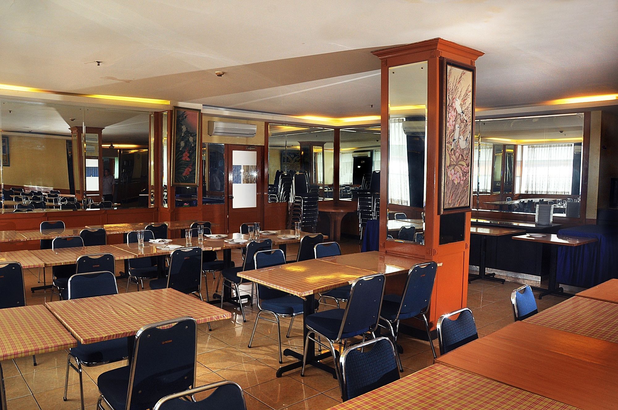 Plaza Hotel Harco Mangga Dua Jakarta Buitenkant foto