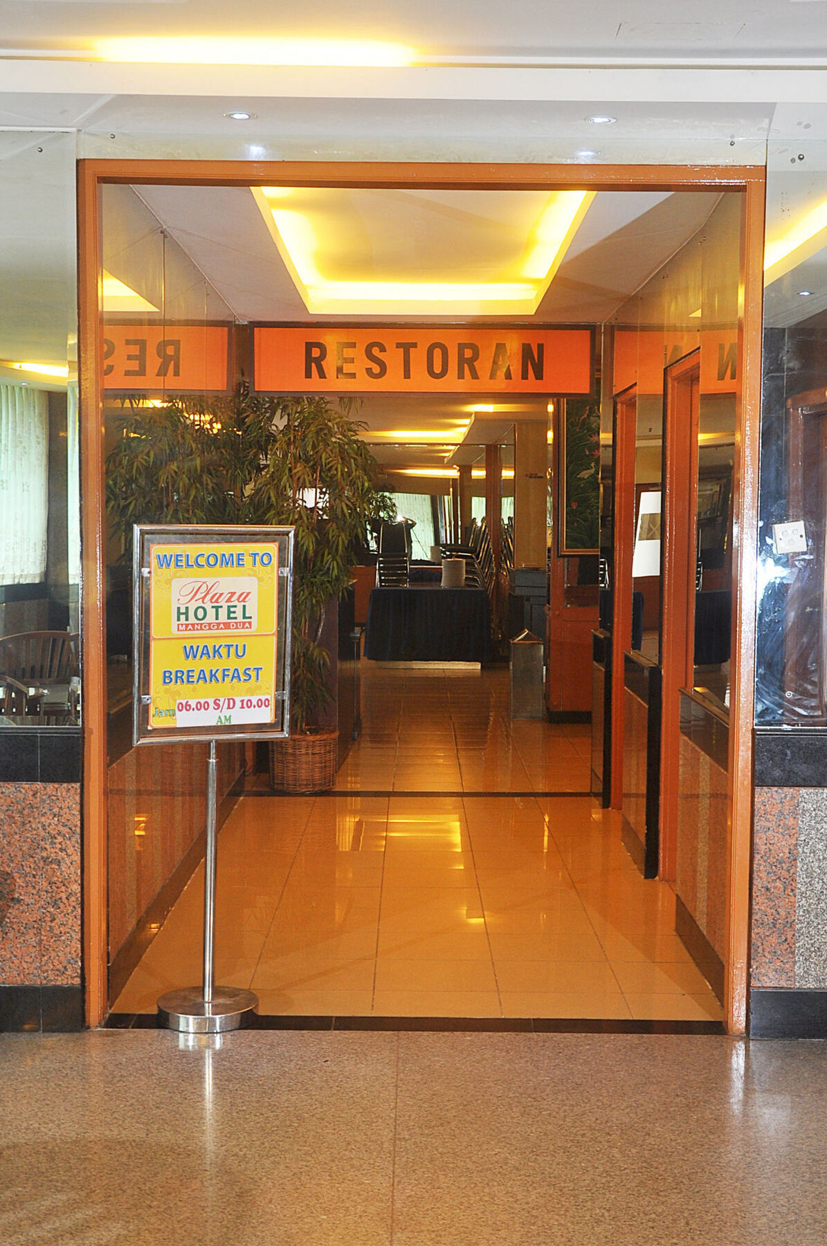 Plaza Hotel Harco Mangga Dua Jakarta Buitenkant foto